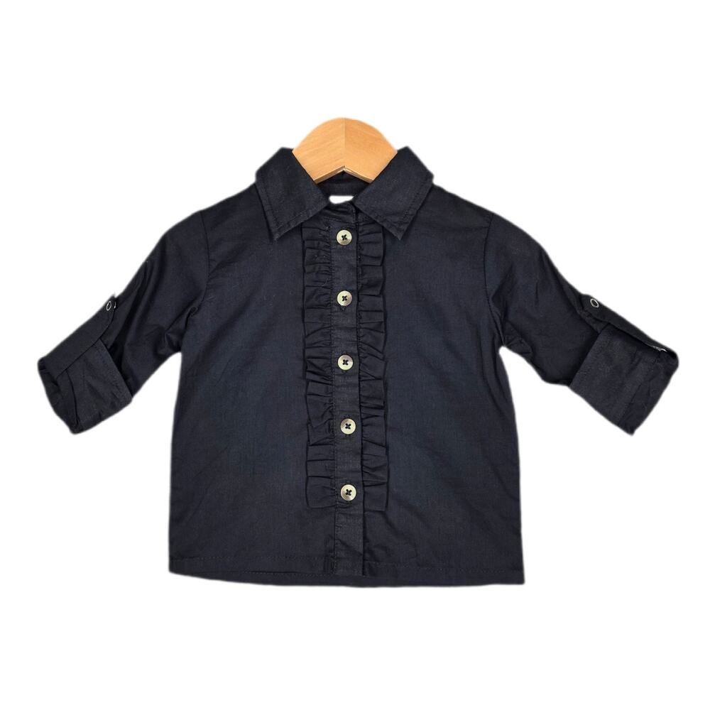 KATE QUINN ORGANIC COTTON BABY TUXEDO SHIRT – 6–12M – BLACK RUFFLE BUTTON FRONT
